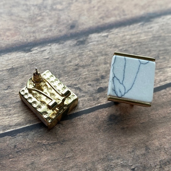 White Marbled Earrings - Picture 2 of 3